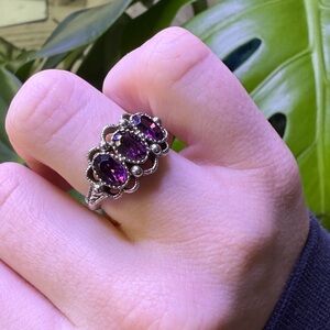 Vintage Avon Elegant Silver and Purple Gemstone Ring. Size 5.5